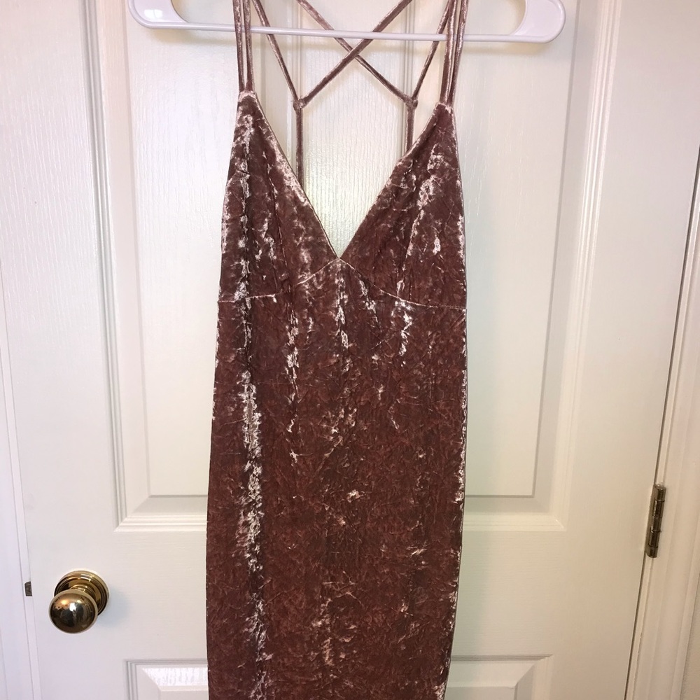 NWOT Pink crushed velvet dress —Forever 21